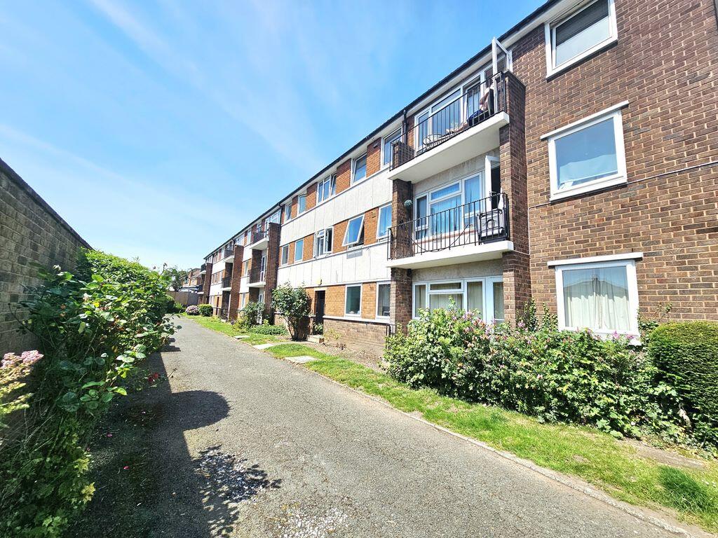 Apartment in Birmingham, Sutton Coldfield - View 2
