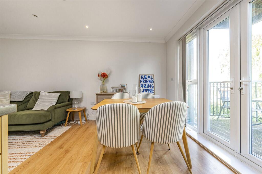 St Catherine’s Close, Raynes Park, SW20 photo 4