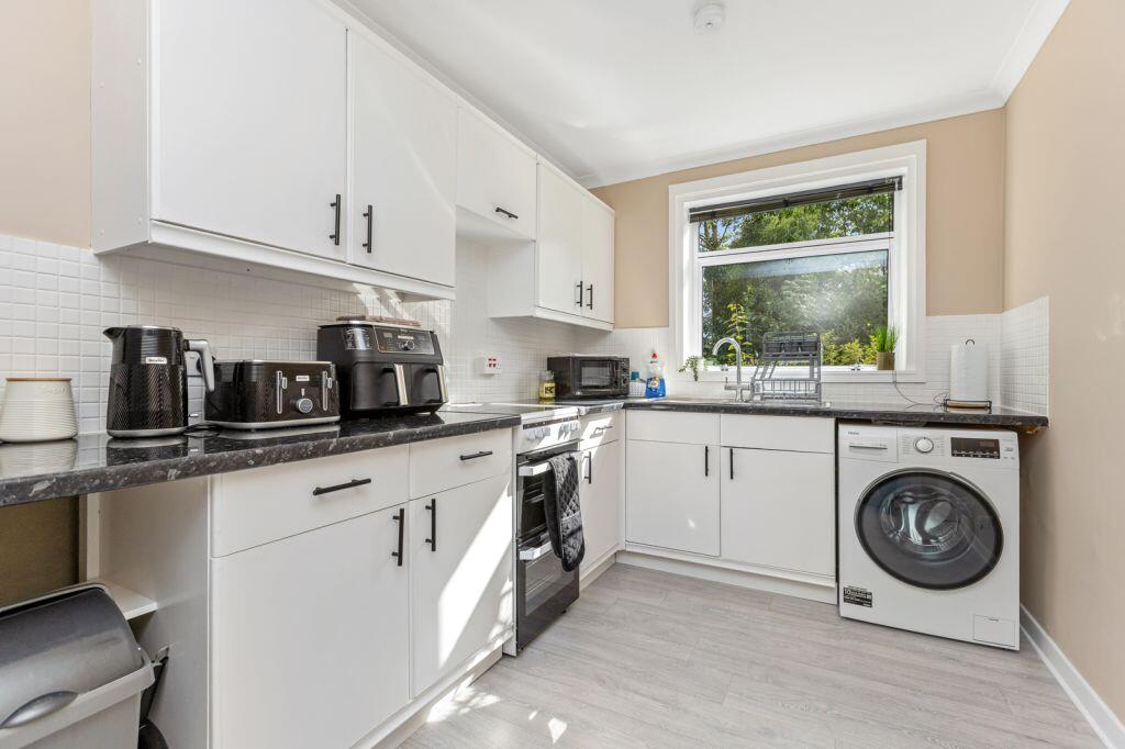Apartment in Edinburgh, Davidson's Mains - View 4