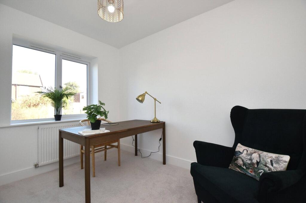1 Fleet Road, Laureate Fields, Felixstowe, Suffolk, IP11 - View 5