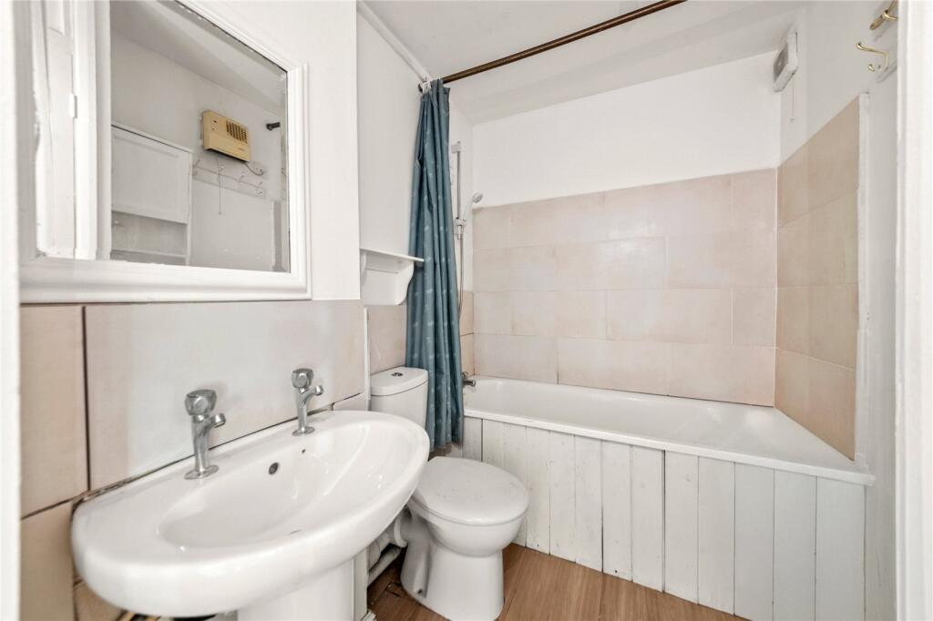 Apartment in London, Yiewsley - View 5