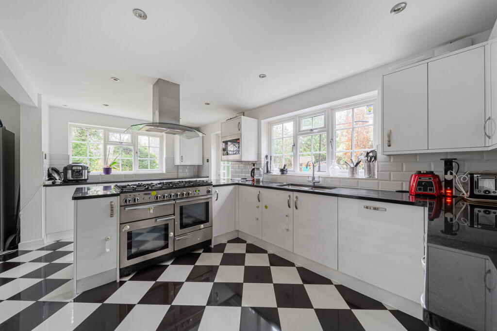 Main image of property: Leacroft Close, Kenley, CR8