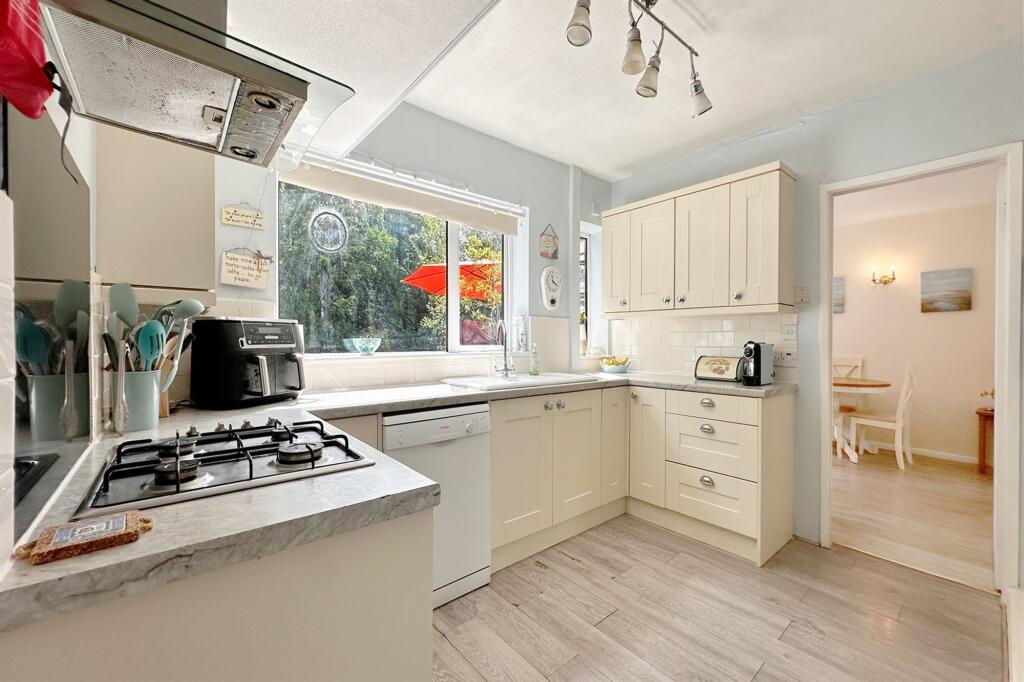Windsor Close, Poynton, SK12 photo 2