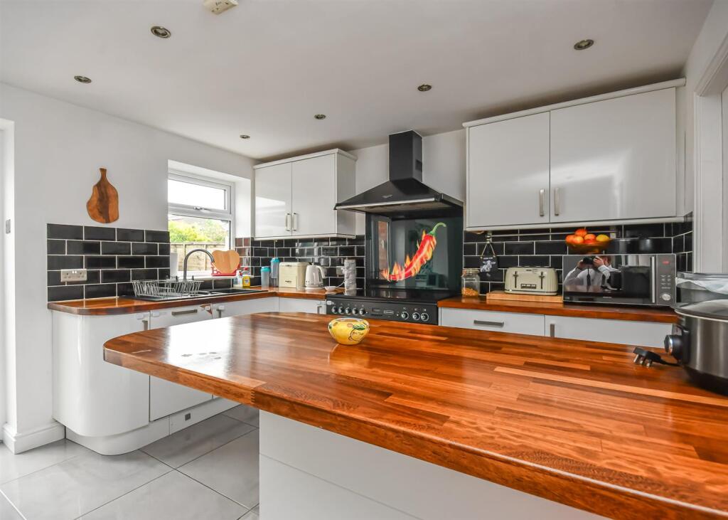 House in South Staffordshire, Wombourne - More