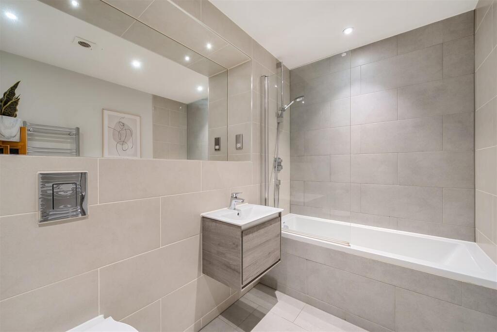Apartment in Harrow - View 4