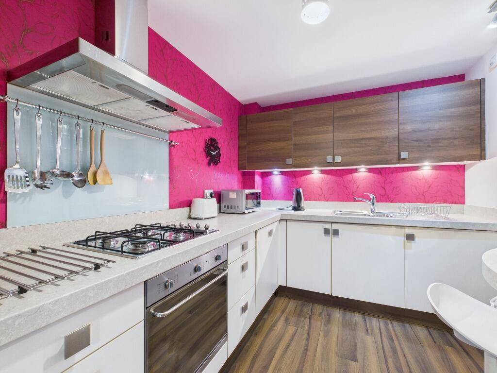 Apartment in Edinburgh, Drylaw - View 4
