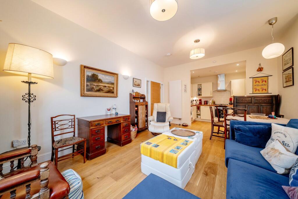 Apartment in Edinburgh, Church Hill, Morningside - View 6