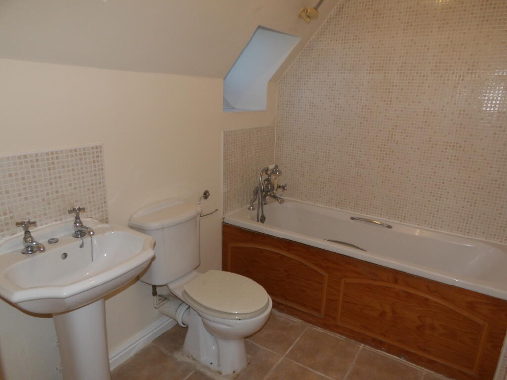 Apartment in Solihull, Dickens Heath - View 5