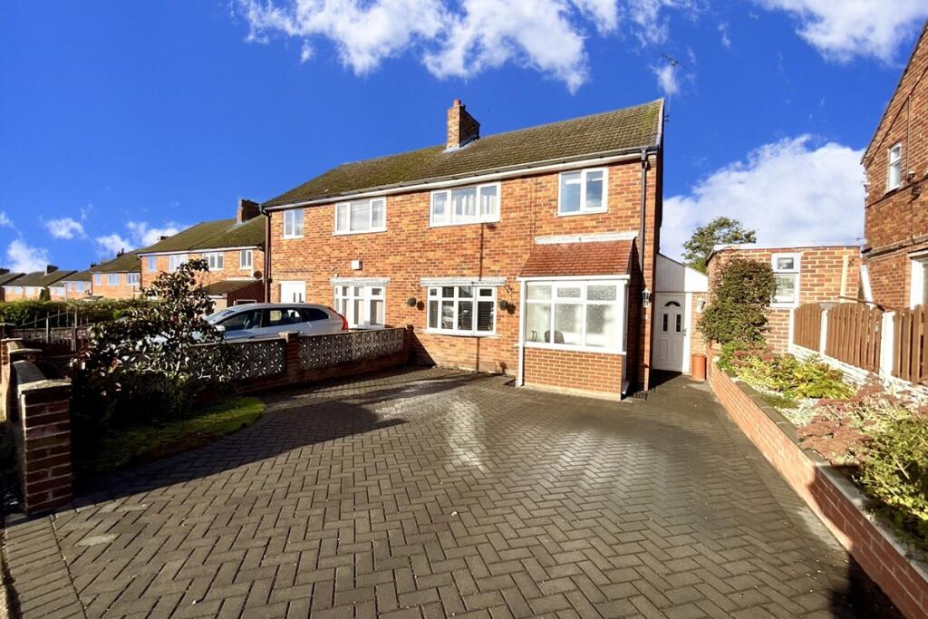 3-bed semi-detached on Wesley Avenue, Swallownest, Sheffield, S26 4UU, £200,000