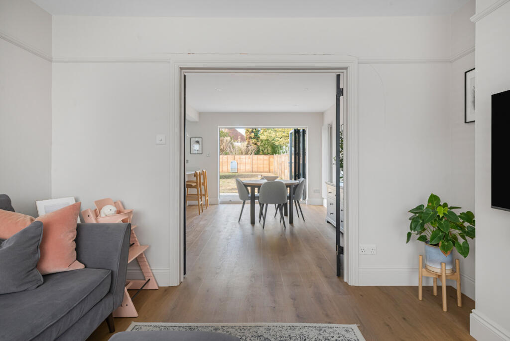 House in Sutton - More