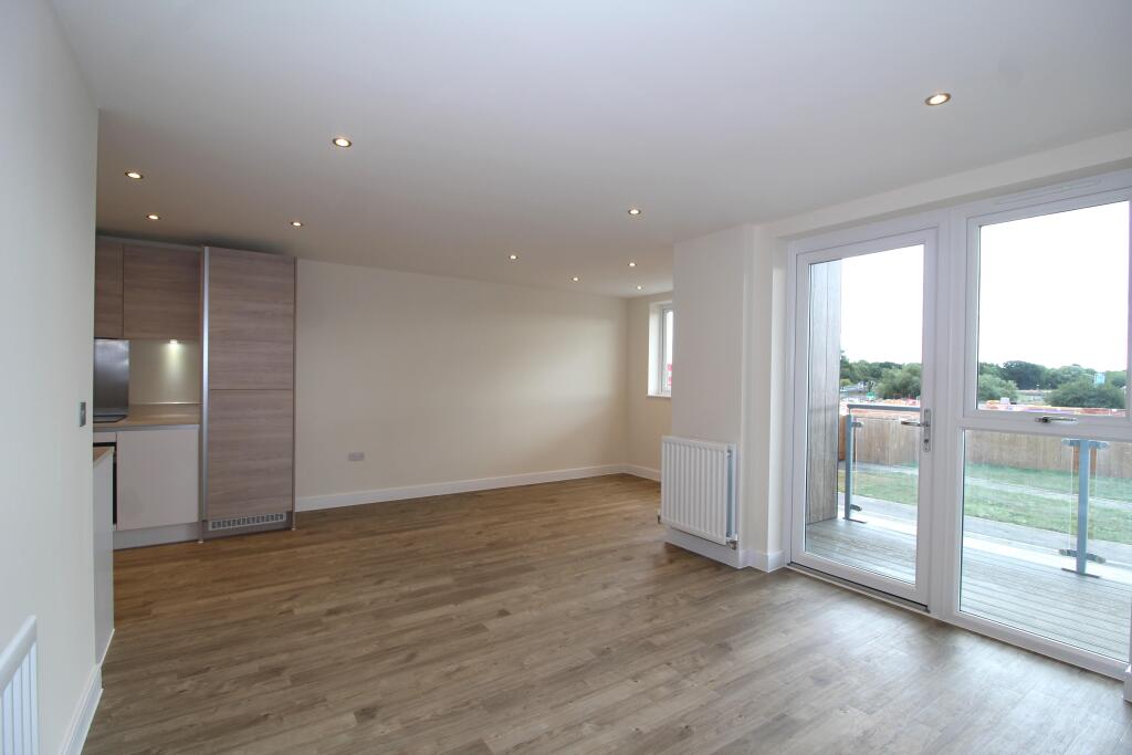 Apartment in Maidenhead, Furze Platt - View 3