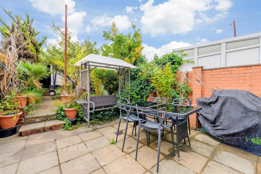 House in Dartford - More