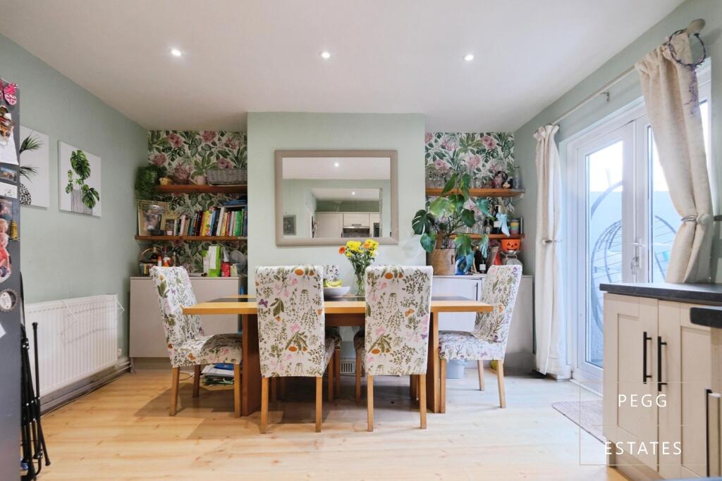 House in Torquay, Plainmoor - More