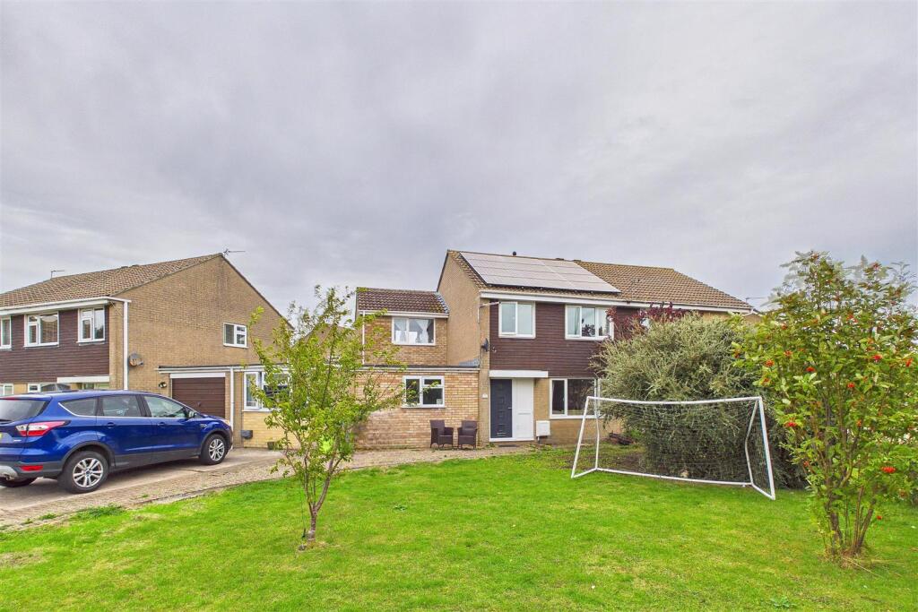 Main image of property: Popular cul-de-sac living in Clevedon