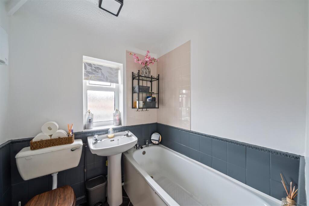 Apartment in Guildford, Bellfields - View 5