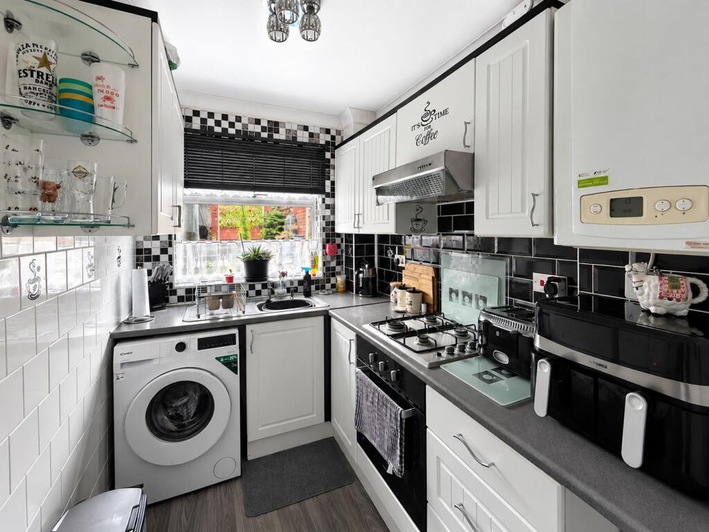 House in Eastbourne, East Sussex - View 3