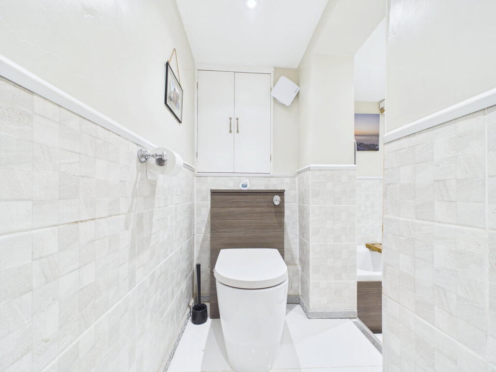 Apartment in Torquay, Torbay - More