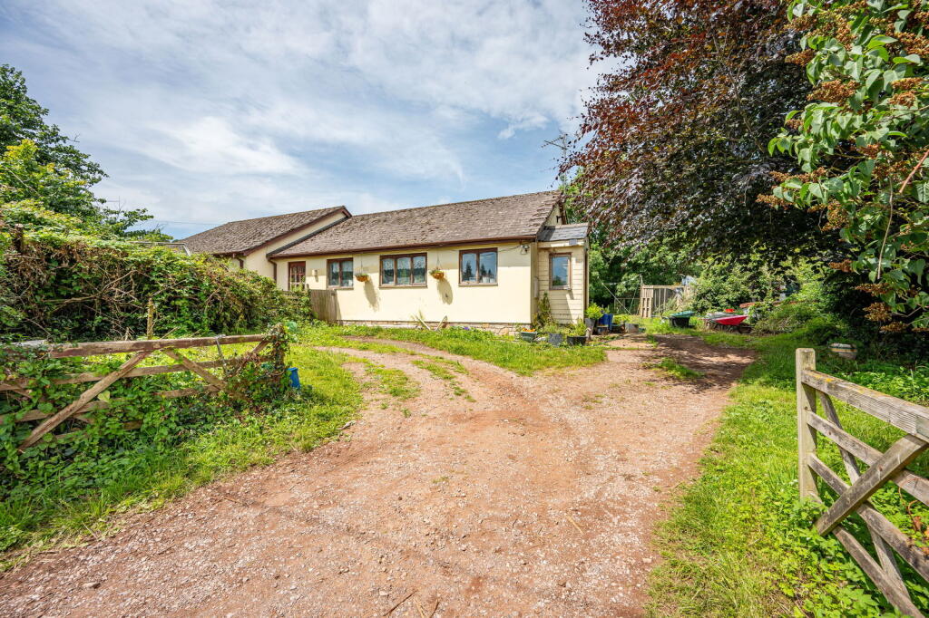 Holly Bushes, Llwyn-y-Celyn Farm, Shirenewton, Chepstow, NP16 6BU photo 2