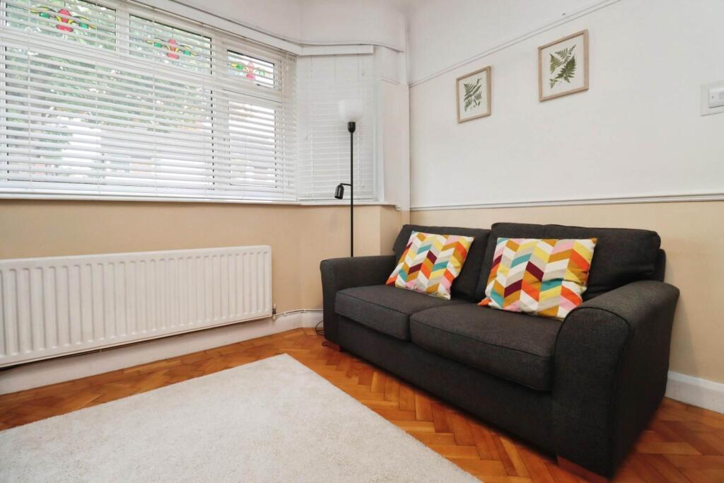 House in Wirral, Higher Bebington - More
