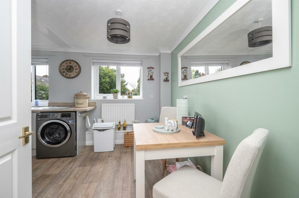 Additional image 5 of Chestnut Walk, Henley-In-Arden