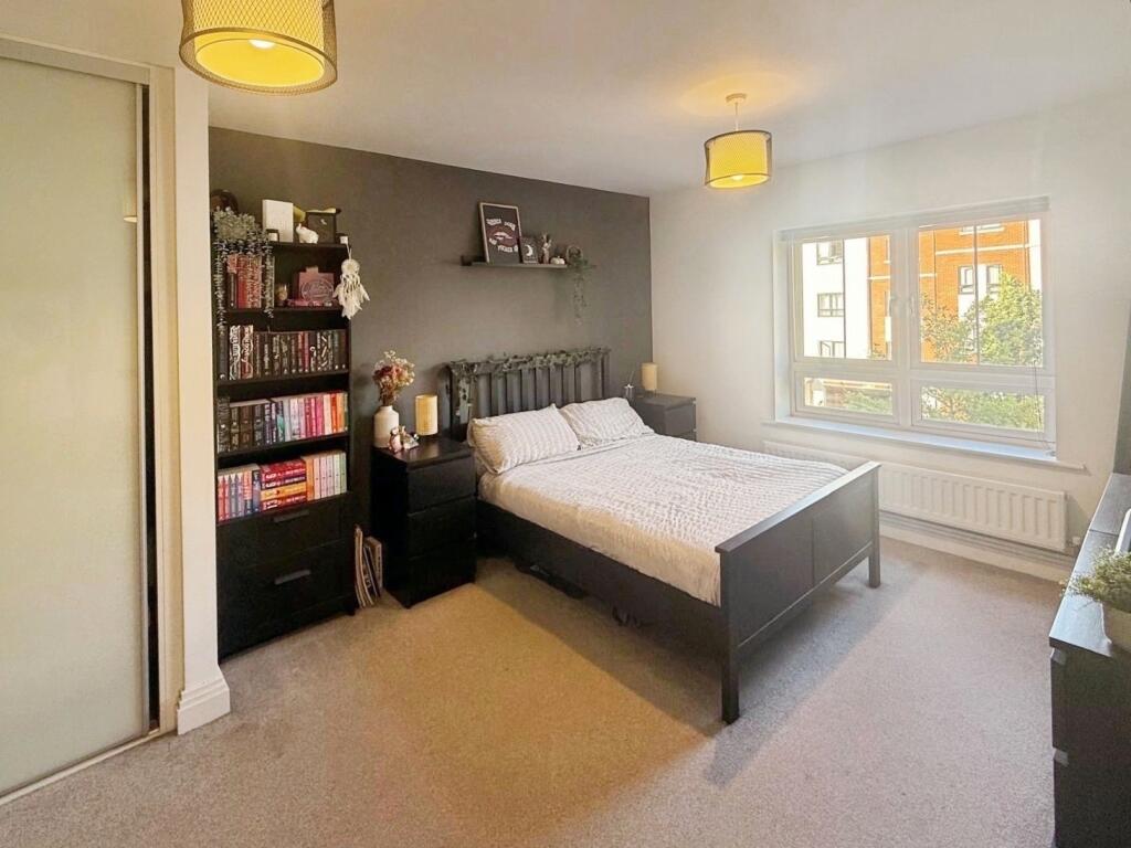 Apartment in Binfield, Bracknell Forest - View 5