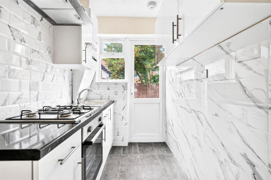 House in London - View 5