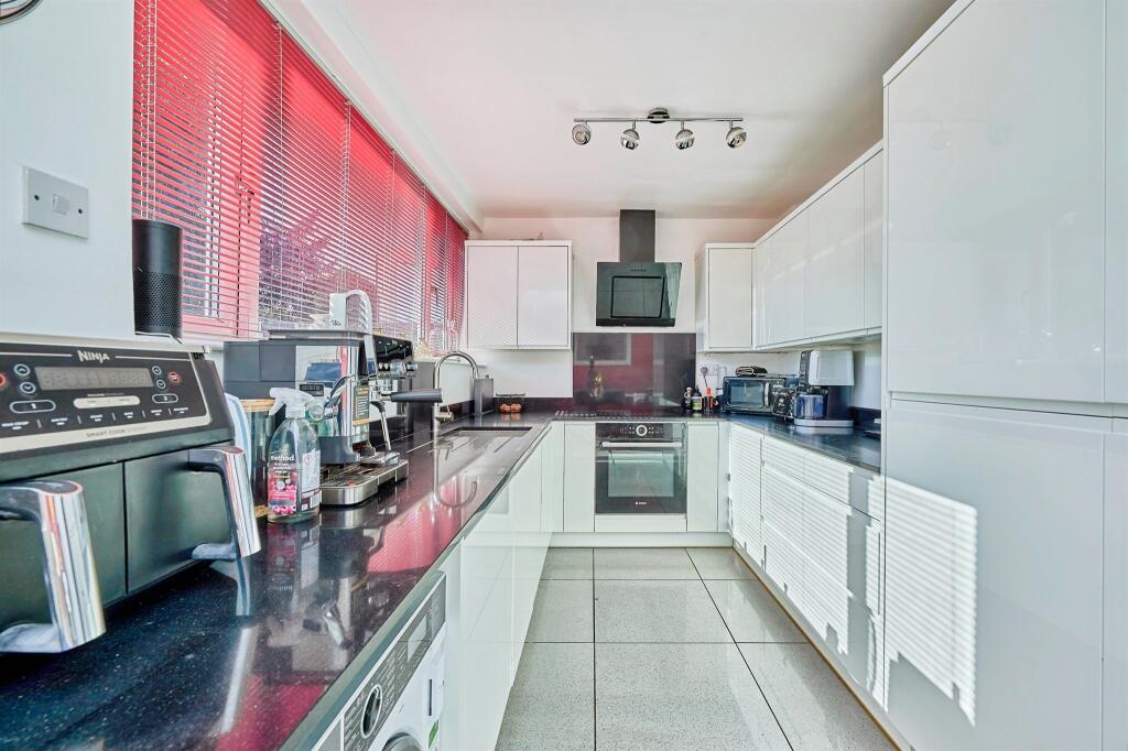 House in Royston - View 3