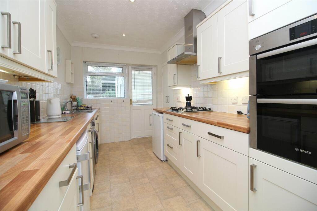 Durland Close, New Milton, Hampshire, BH25 photo 2