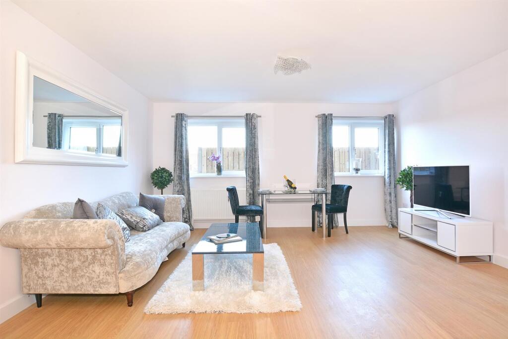 Apartment in Redhill - View 2