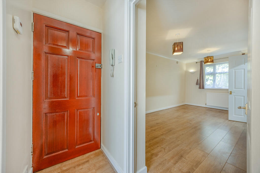 Apartment in Croydon - View 5