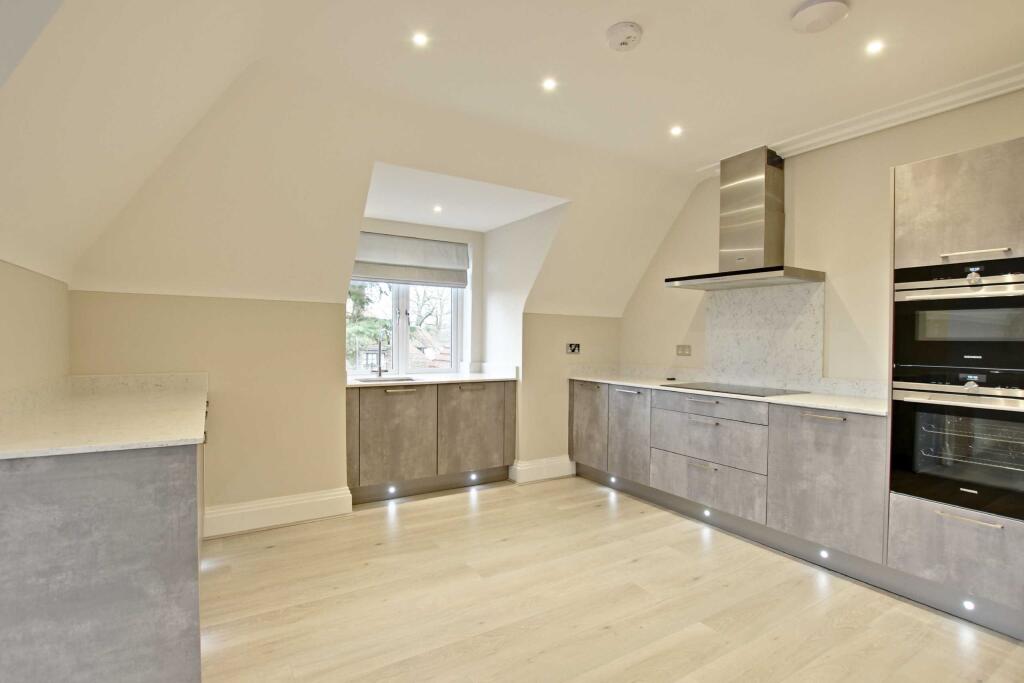 Coombehurst Close, Barnet, EN4 photo 2