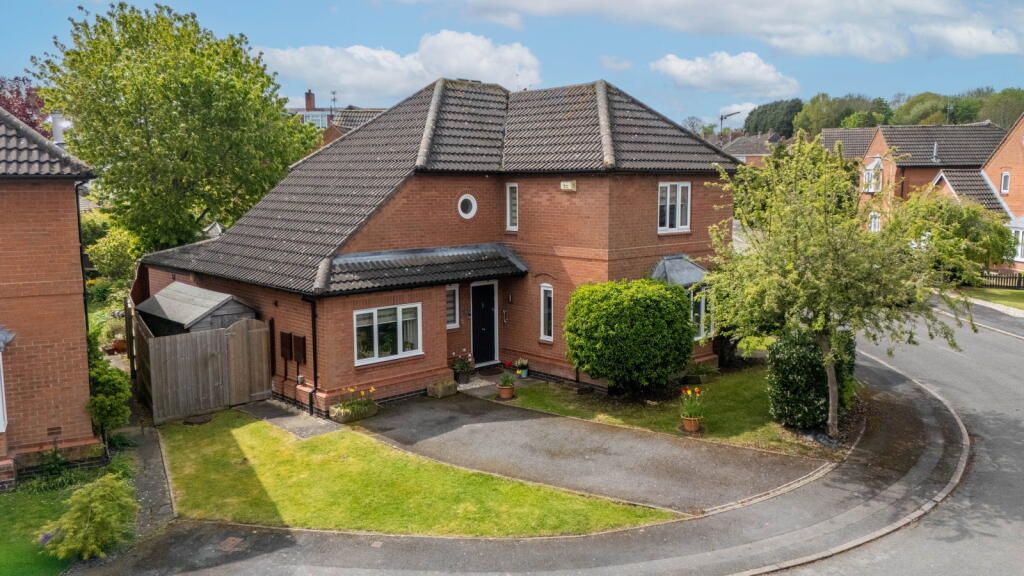 3-bed detached on Hornecroft, Rothley, Leicester, LE7 7RS, £499,950