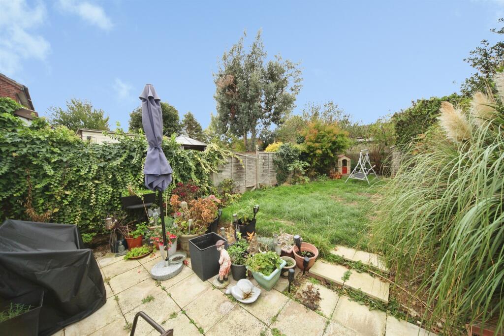 House in Luton - View 2