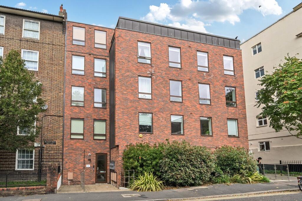 Apartment in London - More