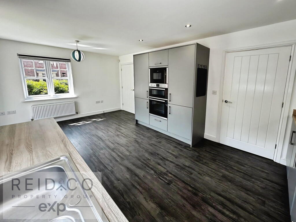 House in Preston, Lea - View 5