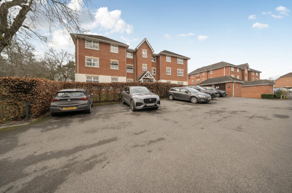 Apartment in Bracknell - More