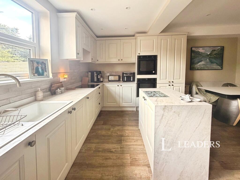 House in Mansfield, Nottinghamshire - View 5
