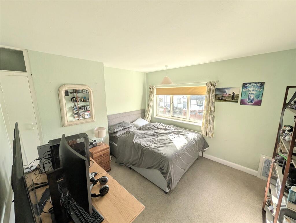 House in Wolverhampton, West Midlands - More