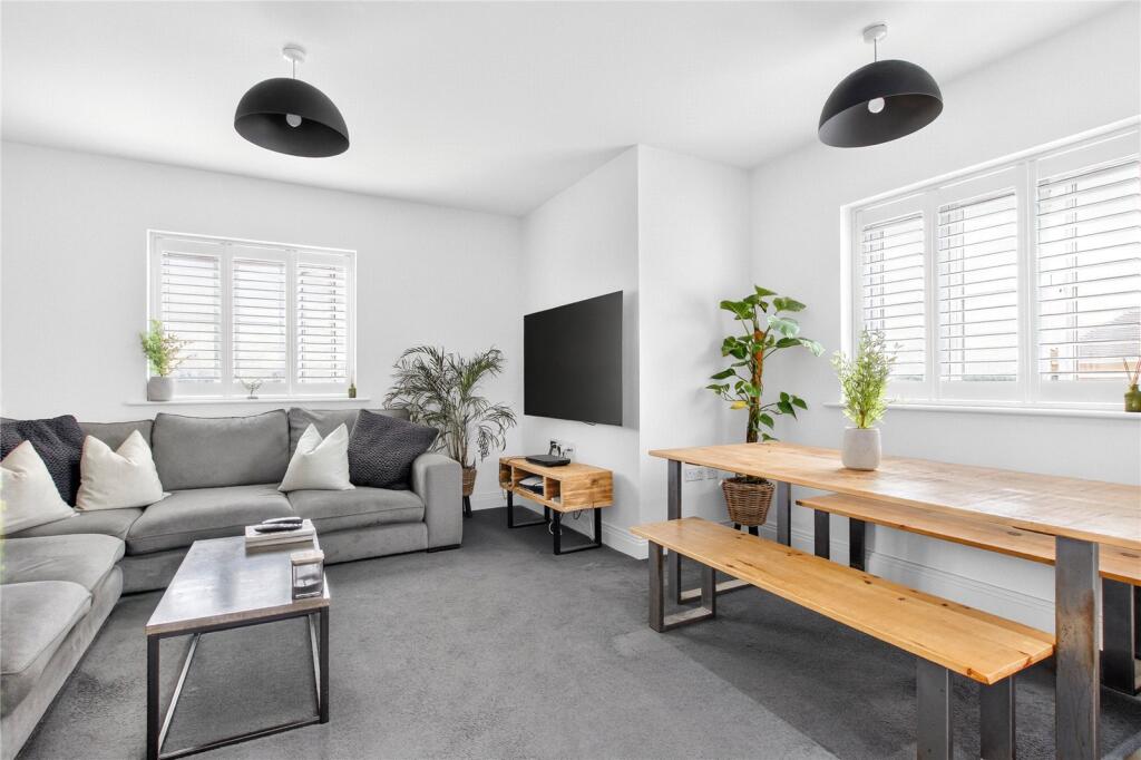 Apartment in Reading, Warfield - View 5