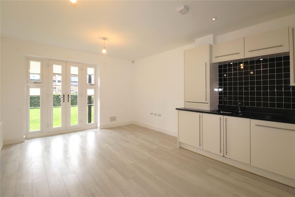 Apartment in Woking, Surrey - View 4