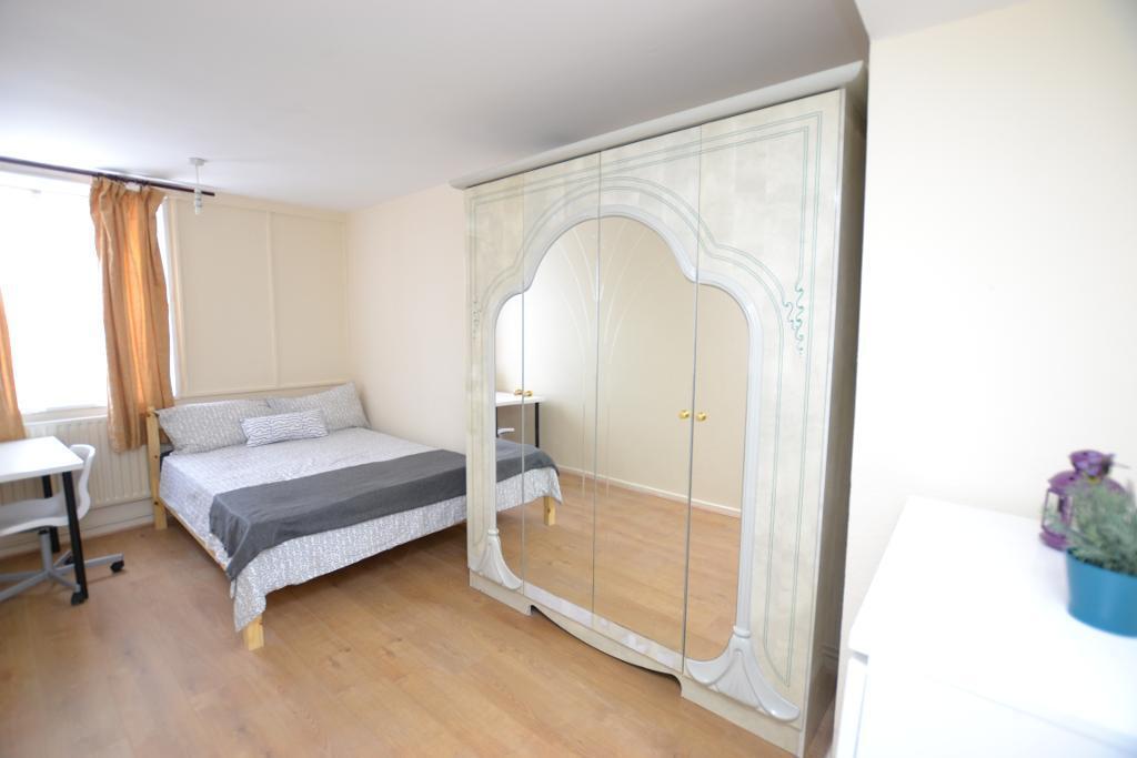 Main image of property: The Quaterdeck, Westferry Road, London, E14 8SS