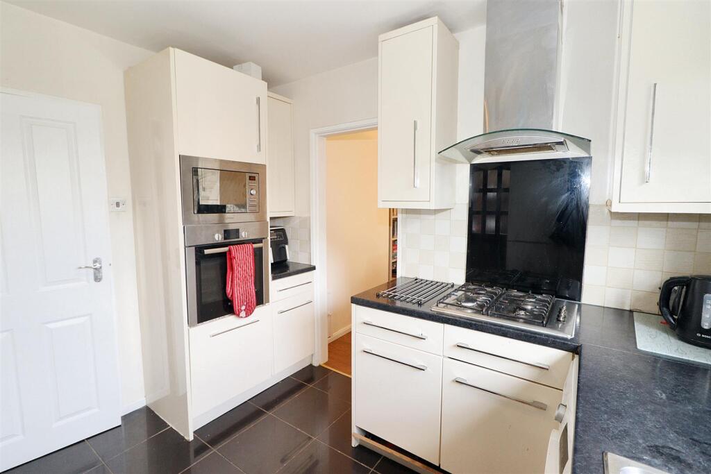 House in Borehamwood, Elstree and Borehamwood - More