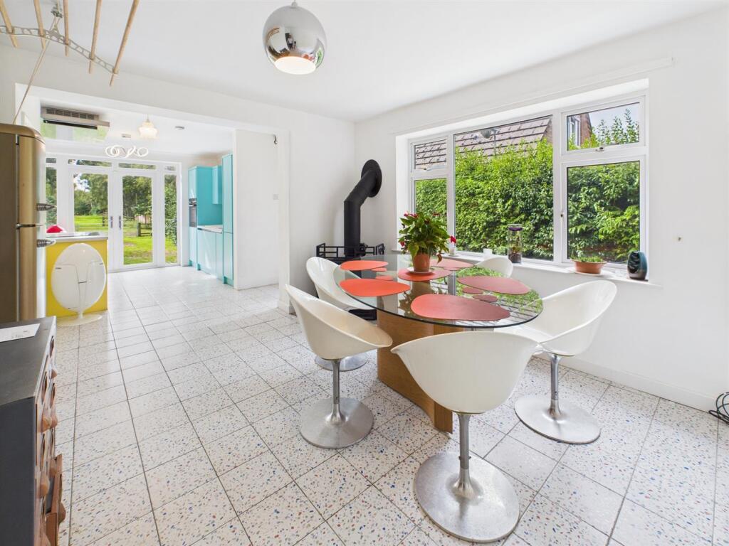 128 Horncastle Road, Woodhall Spa - IN OVER 2 ACRES (sts) photo 4