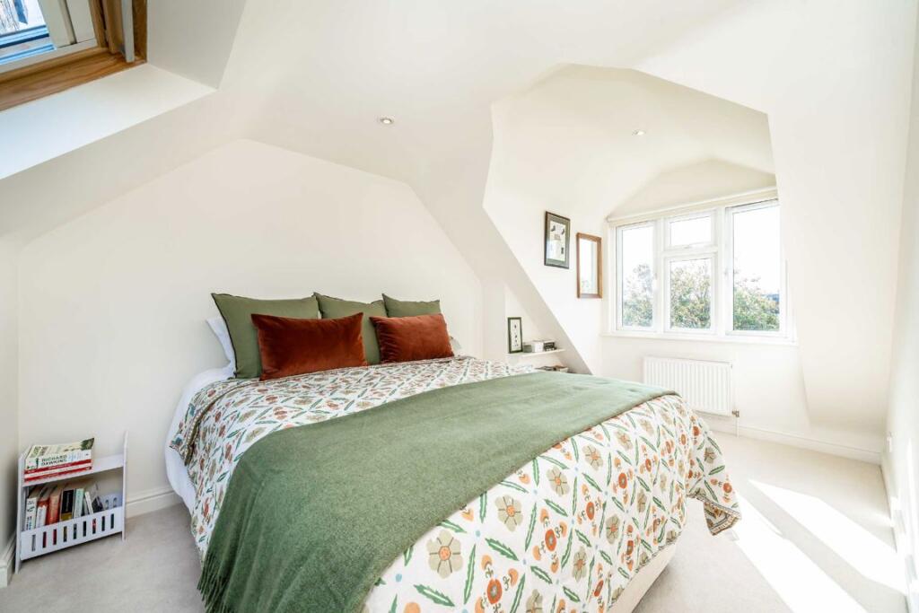 Apartment in Twickenham - View 3