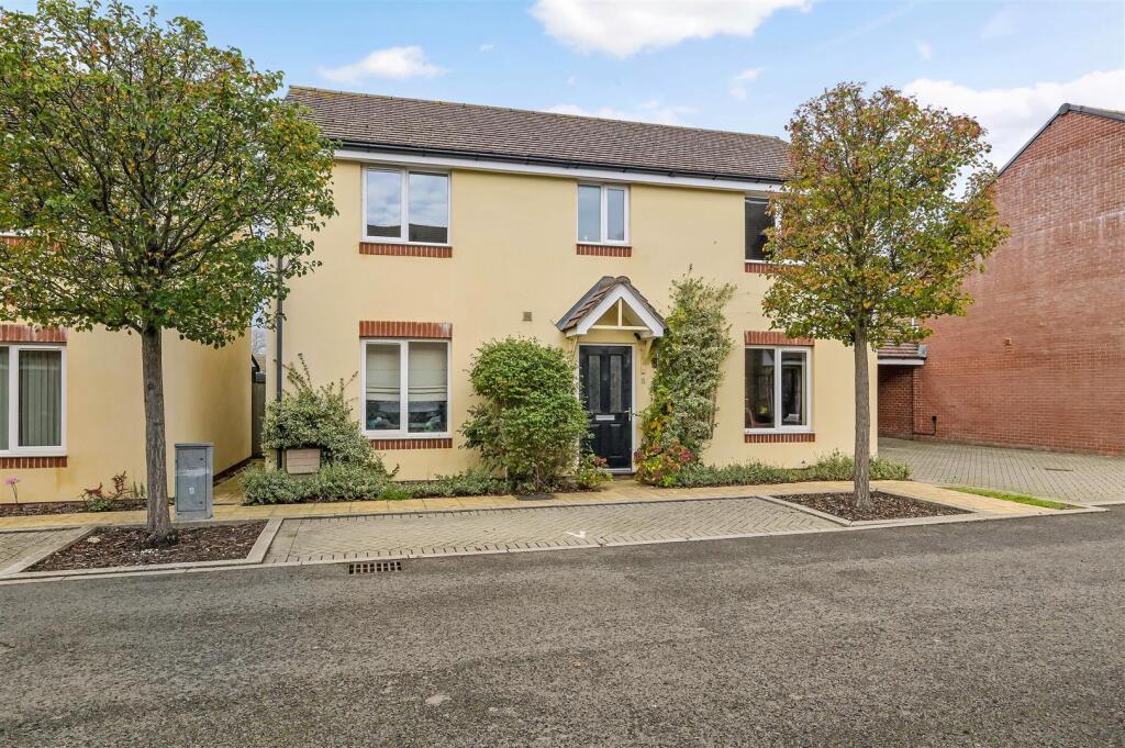 4-bed detached on Greenacres Road, Locks Heath, £450,000