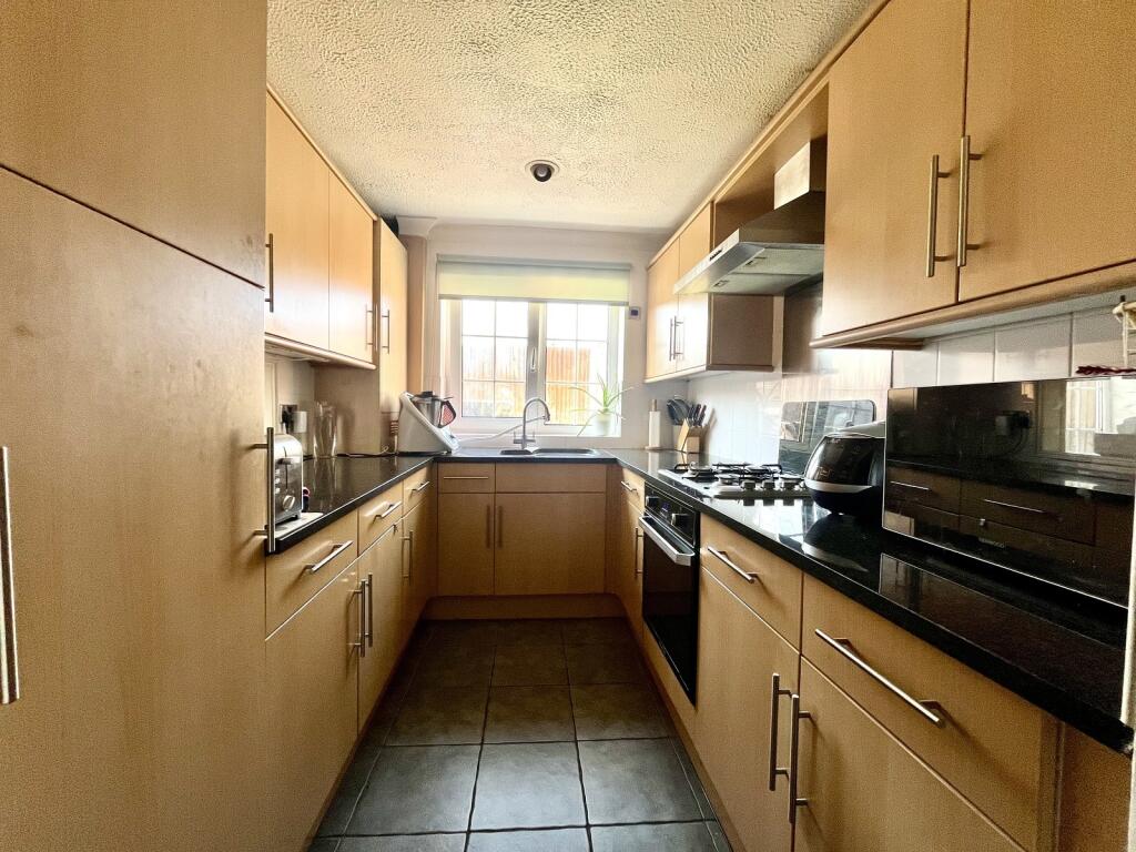 House in London, Chessington - View 3