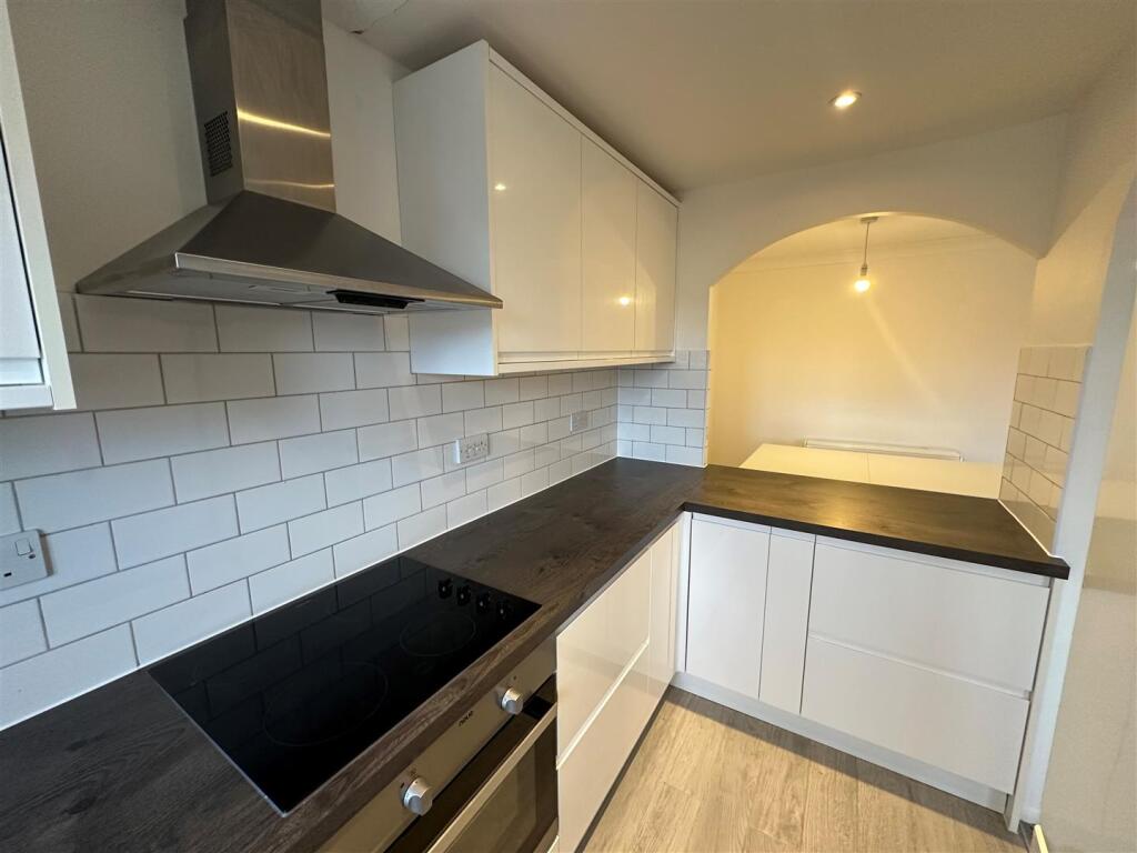 Apartment in Watford - View 5