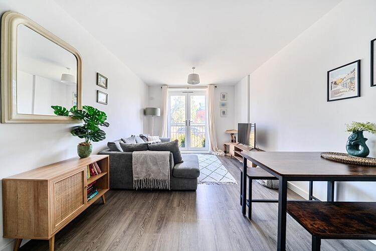 Apartment in Guildford - More