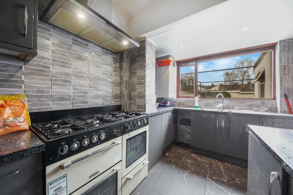 House in Croydon - View 4