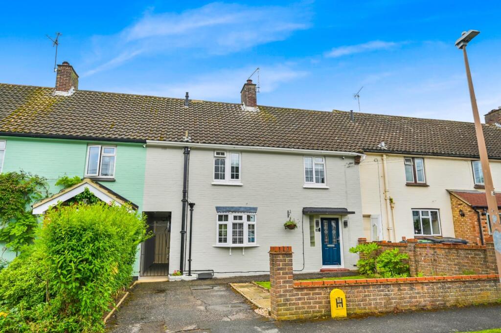 3-bed terraced on Oakroyd Avenue, Dunmow, Essex, £425,000